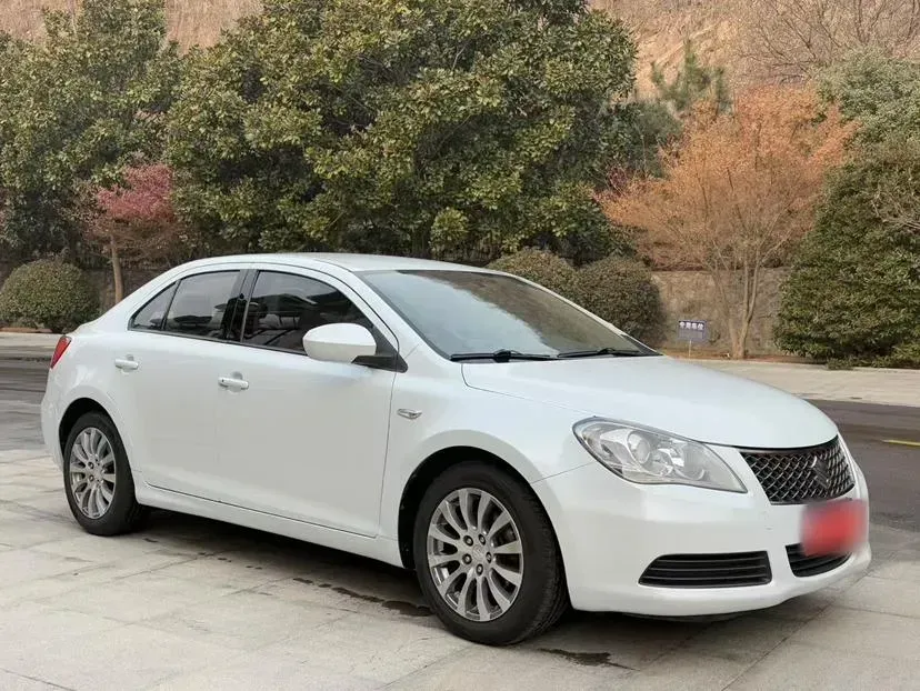 2011 Suzuki Kizashi 2.4L 178HP L4 6MT,autocango,china used car exporter,china ev exporter,chinese used car exporter,chinese used ev exporter