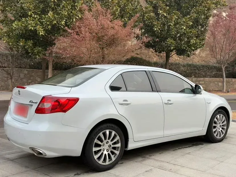 2011 Suzuki Kizashi 2.4L 178HP L4 6MT,autocango,china used car exporter,china ev exporter,chinese used car exporter,chinese used ev exporter