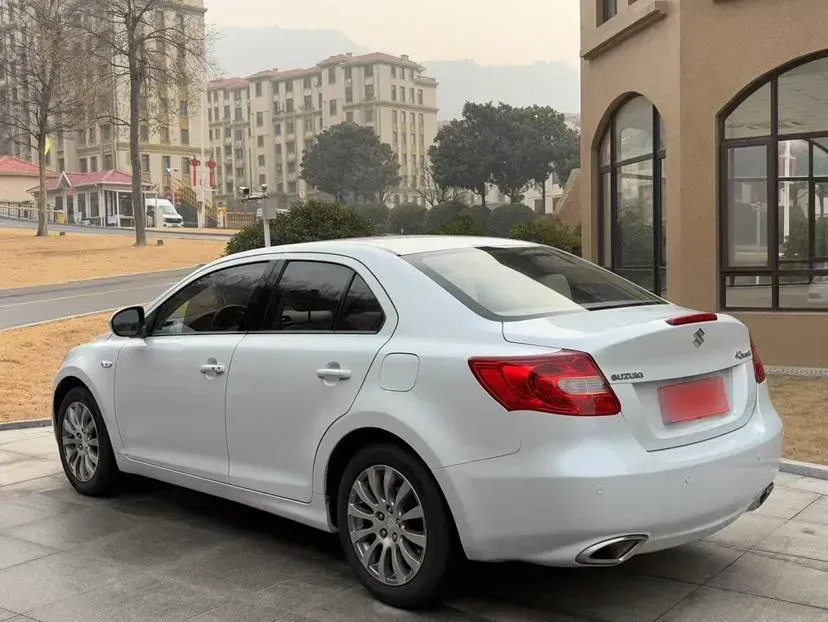 2011 Suzuki Kizashi 2.4L 178HP L4 6MT,autocango,china used car exporter,china ev exporter,chinese used car exporter,chinese used ev exporter