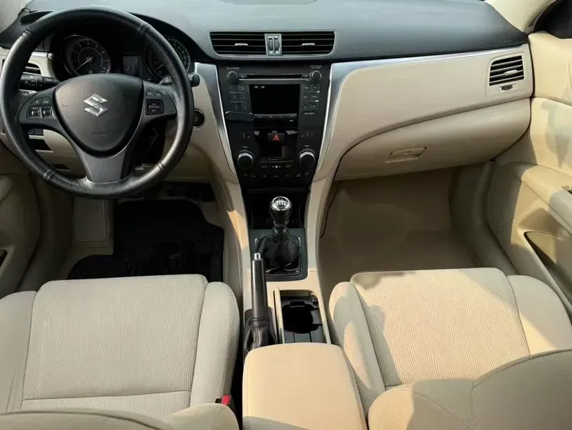 2011 Suzuki Kizashi 2.4L 178HP L4 6MT,autocango,china used car exporter,china ev exporter,chinese used car exporter,chinese used ev exporter