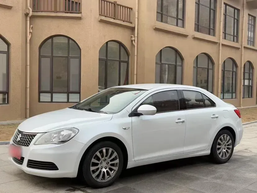 2011 Suzuki Kizashi 2.4L 178HP L4 6MT,autocango,china used car exporter,china ev exporter,chinese used car exporter,chinese used ev exporter