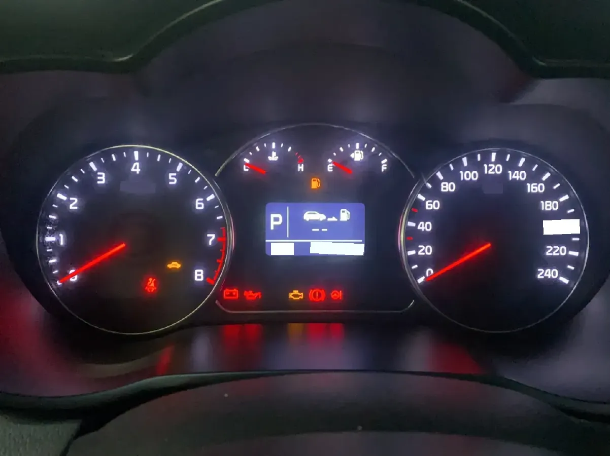 2013 Kia Carens 2.0L 152HP L4 6AT,autocango,china used car exporter,china ev exporter,chinese used car exporter,chinese used ev exporter