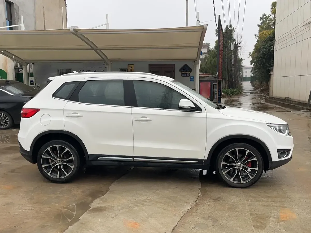 2017 FAW Senia R7 1.5T 150HP L4 5MT,autocango,china used car exporter,china ev exporter,chinese used car exporter,chinese used ev exporter