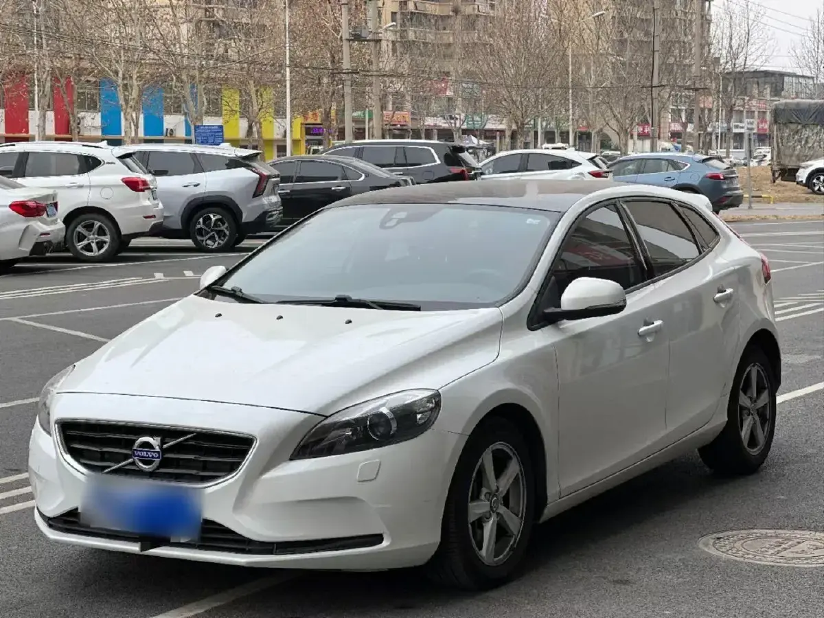 2016 Volvo V40 1.5T 152HP L4 6AT