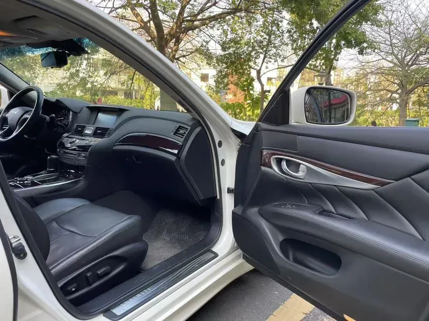 2013 Infiniti Q70 2.5L 235HP V6 7AT,autocango,china used car exporter,china ev exporter,chinese used car exporter,chinese used ev exporter