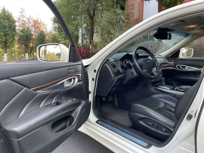 2013 Infiniti Q70 2.5L 235HP V6 7AT,autocango,china used car exporter,china ev exporter,chinese used car exporter,chinese used ev exporter