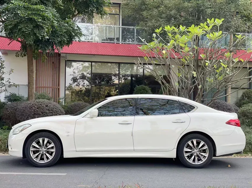 2013 Infiniti Q70 2.5L 235HP V6 7AT,autocango,china used car exporter,china ev exporter,chinese used car exporter,chinese used ev exporter