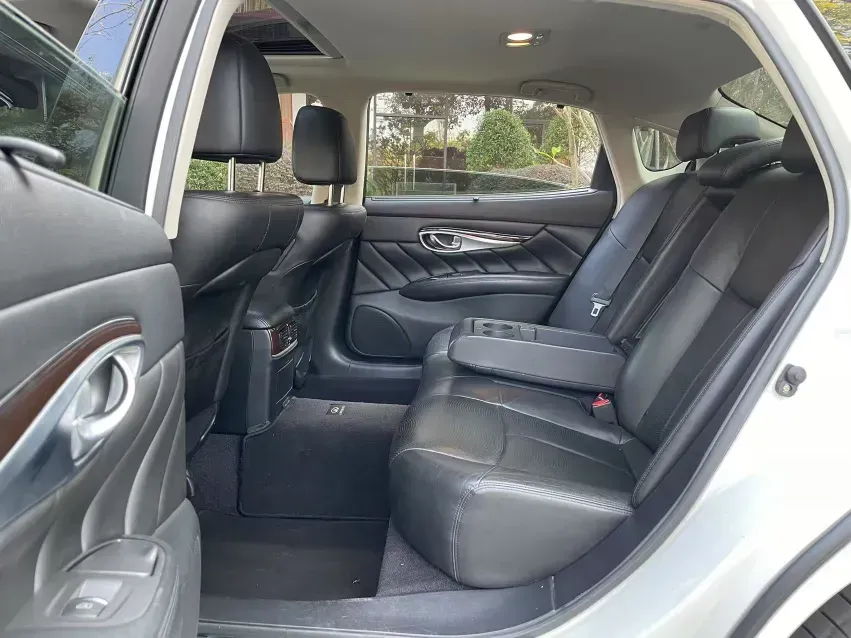 2013 Infiniti Q70 2.5L 235HP V6 7AT,autocango,china used car exporter,china ev exporter,chinese used car exporter,chinese used ev exporter