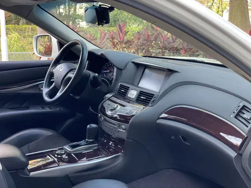 2013 Infiniti Q70 2.5L 235HP V6 7AT,autocango,china used car exporter,china ev exporter,chinese used car exporter,chinese used ev exporter