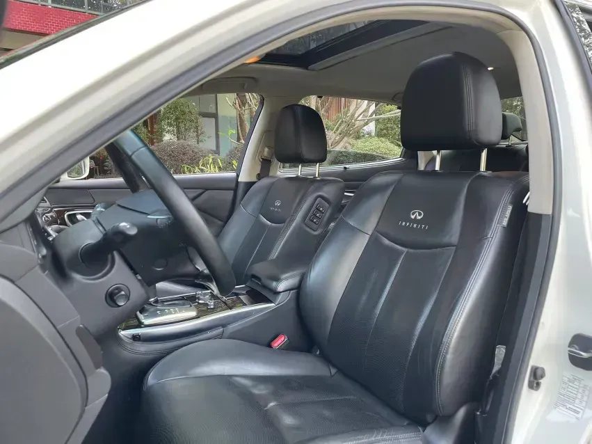 2013 Infiniti Q70 2.5L 235HP V6 7AT,autocango,china used car exporter,china ev exporter,chinese used car exporter,chinese used ev exporter