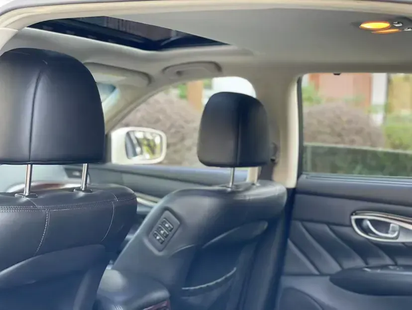 2013 Infiniti Q70 2.5L 235HP V6 7AT,autocango,china used car exporter,china ev exporter,chinese used car exporter,chinese used ev exporter