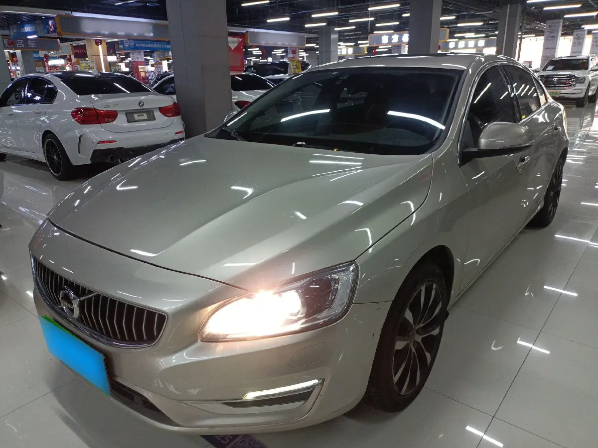 2019 Volvo S60 2.0T 245HP L4 8AT