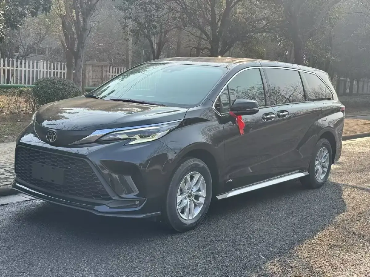 2024 Toyota Granvia 2.5L 189HP L4 E-CVT Hybrid