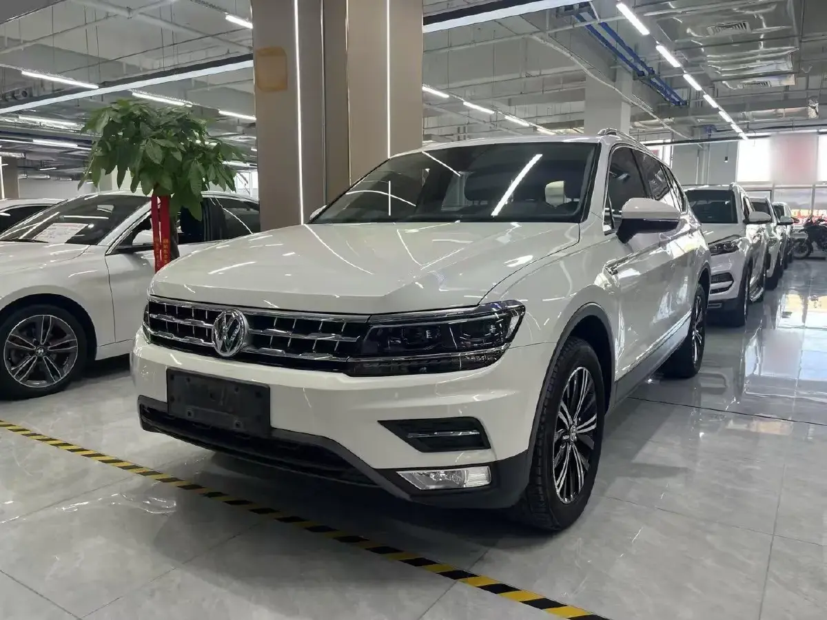2017 Volkswagen Tiguan L 2.0T 220HP L4 7DCT