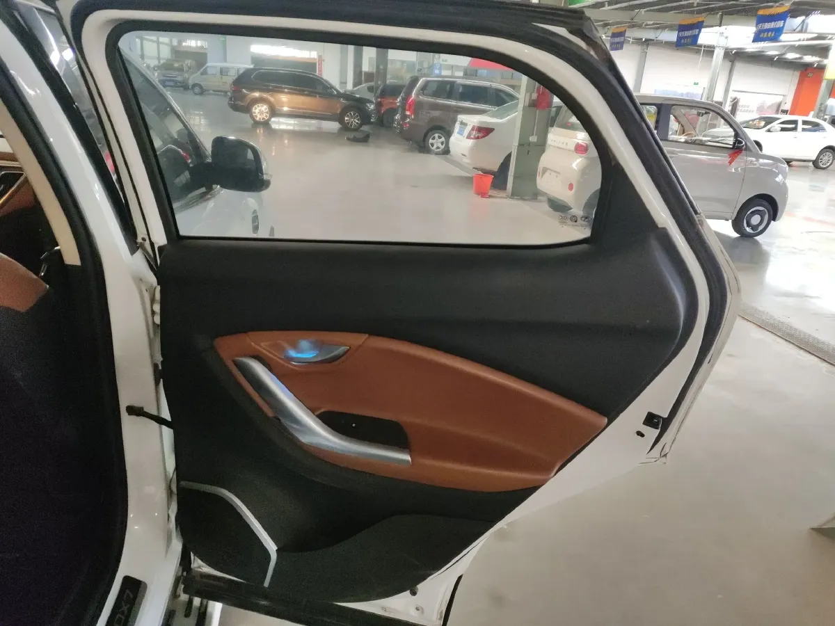 2015 Soueast DX7 1.5T 156HP L4 5AT,autocango,china used car exporter,china ev exporter,chinese used car exporter,chinese used ev exporter