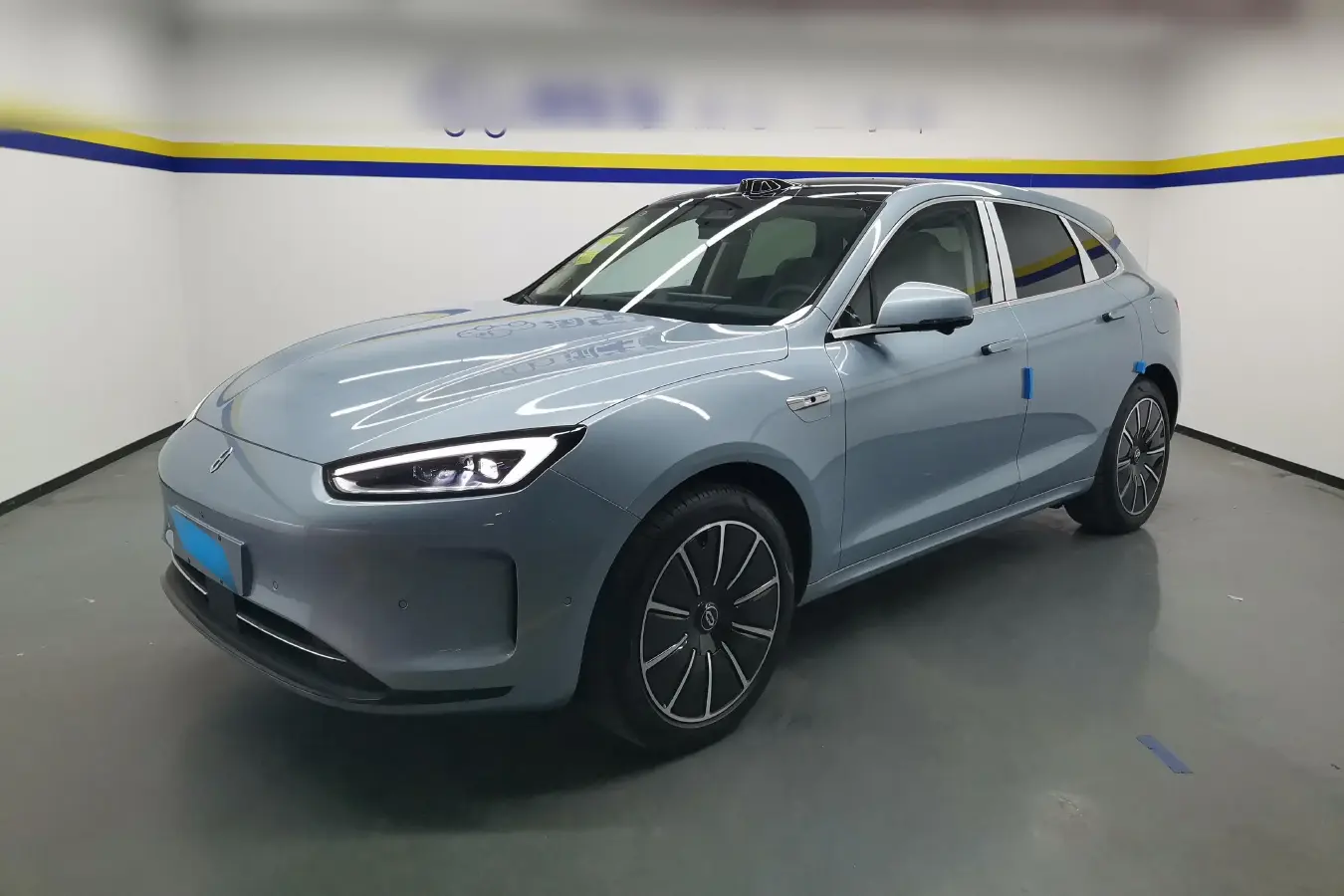 2023 HIMA M5 BEV 80KWH
