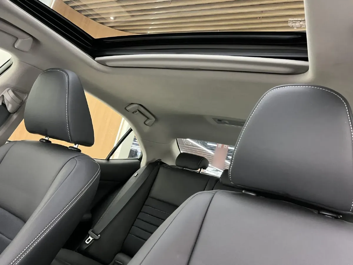 2017 Lexus IS 2.0T 245HP L4 8AT,autocango,china used car exporter,china ev exporter,chinese used car exporter,chinese used ev exporter