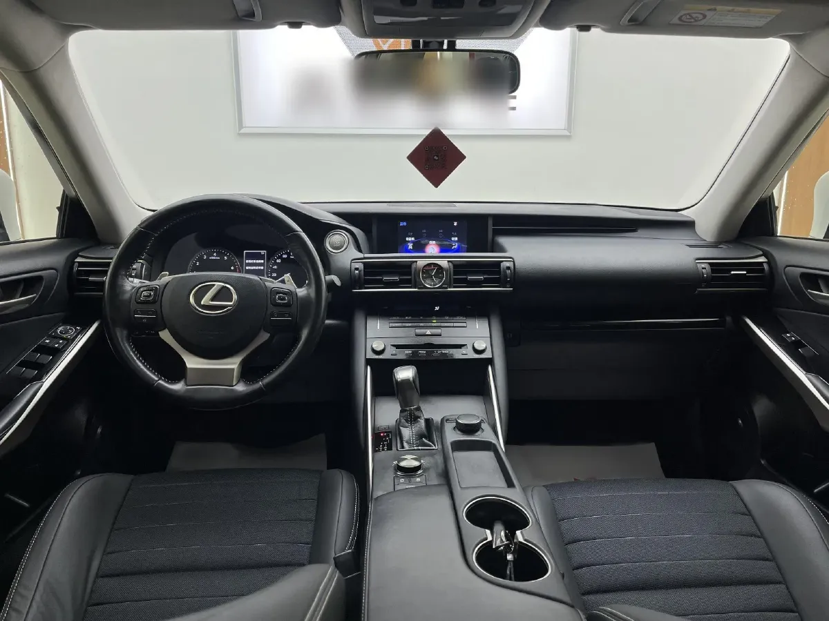 2017 Lexus IS 2.0T 245HP L4 8AT,autocango,china used car exporter,china ev exporter,chinese used car exporter,chinese used ev exporter