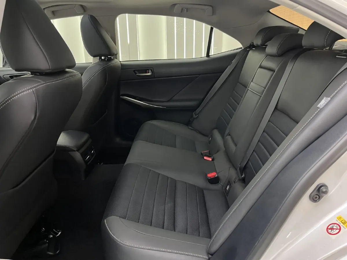 2017 Lexus IS 2.0T 245HP L4 8AT,autocango,china used car exporter,china ev exporter,chinese used car exporter,chinese used ev exporter