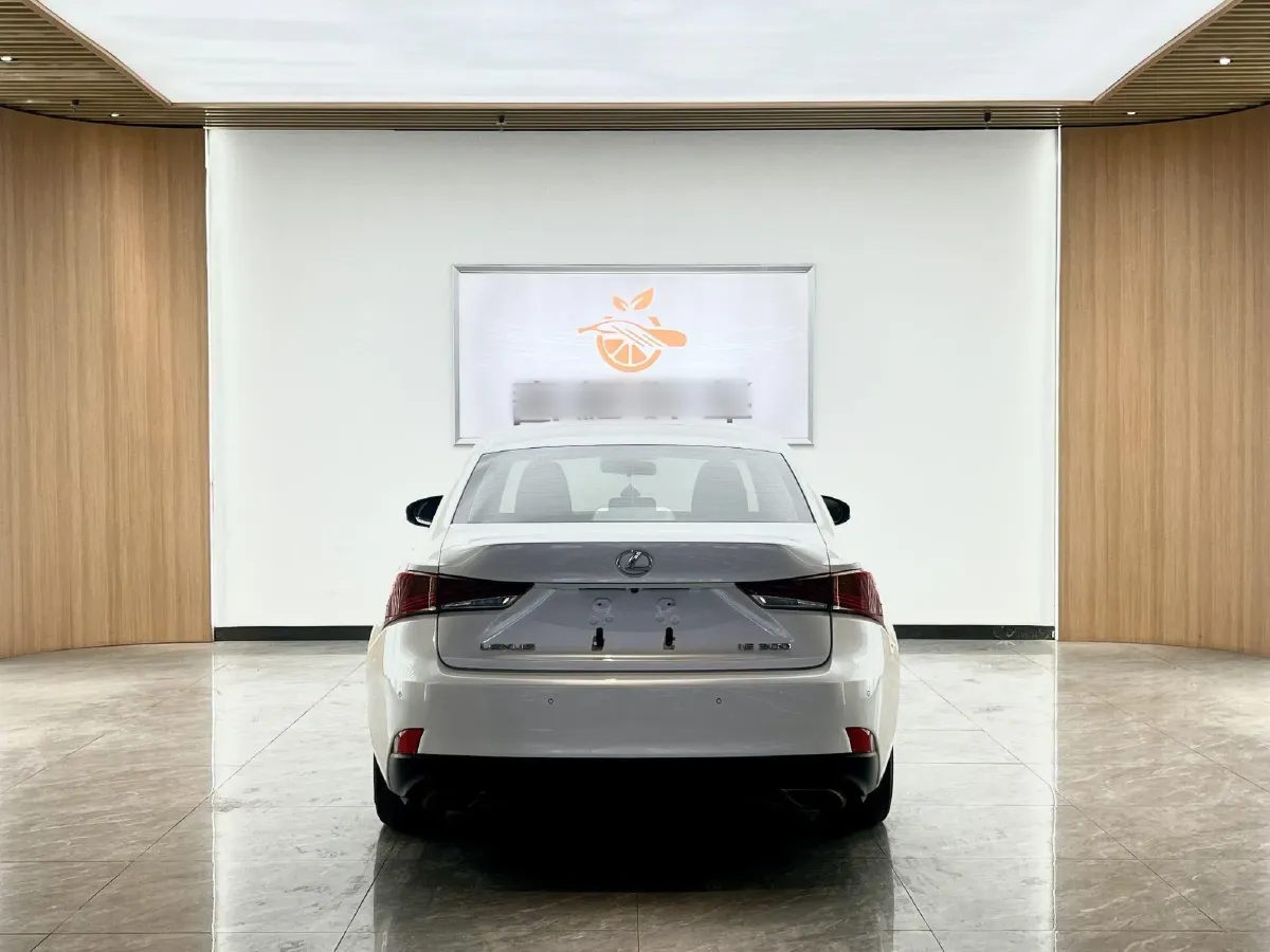 2017 Lexus IS 2.0T 245HP L4 8AT,autocango,china used car exporter,china ev exporter,chinese used car exporter,chinese used ev exporter