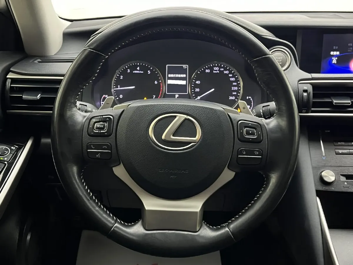 2017 Lexus IS 2.0T 245HP L4 8AT,autocango,china used car exporter,china ev exporter,chinese used car exporter,chinese used ev exporter