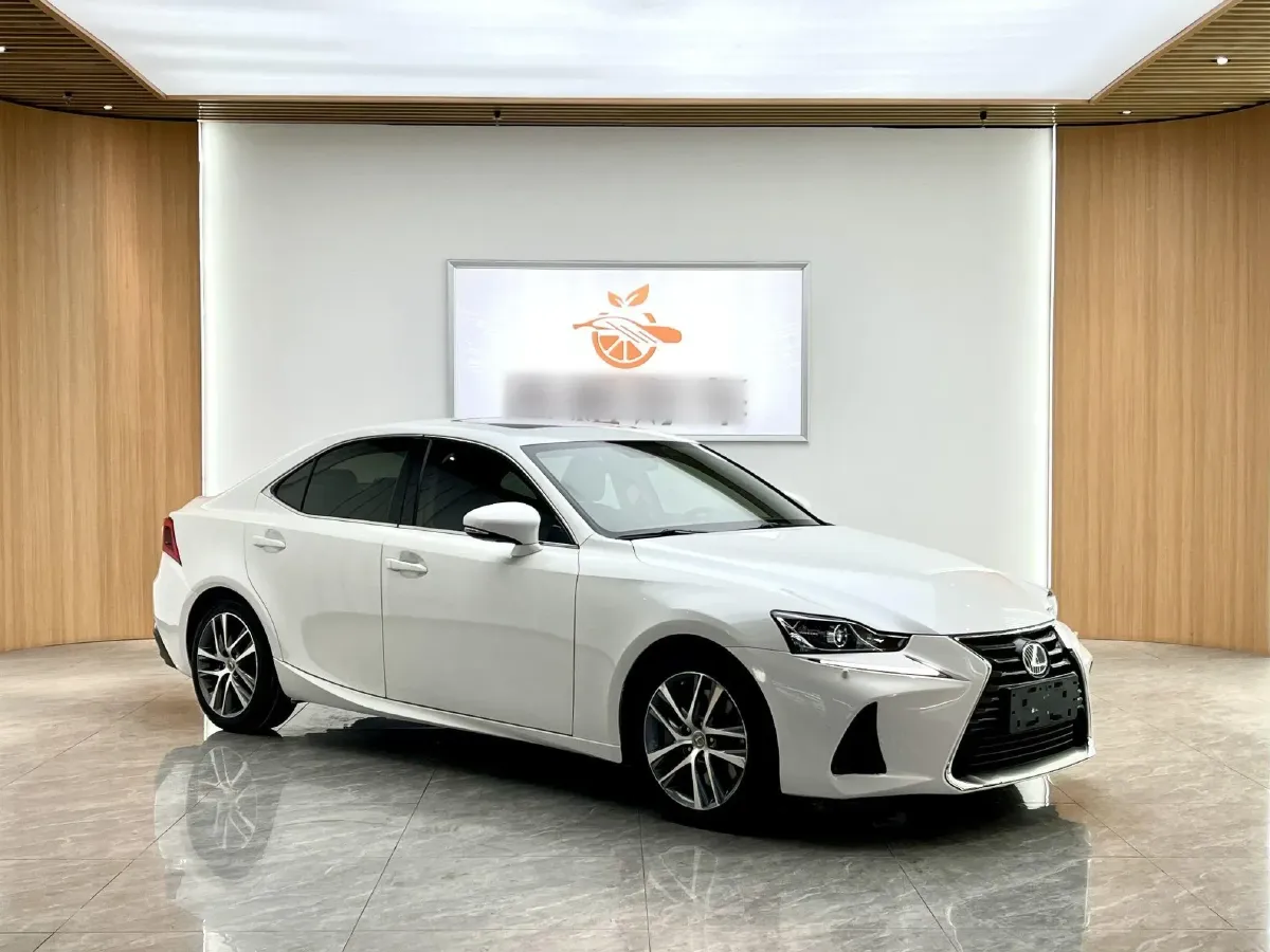 2017 Lexus IS 2.0T 245HP L4 8AT,autocango,china used car exporter,china ev exporter,chinese used car exporter,chinese used ev exporter