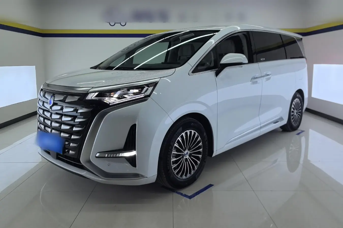 2022 Denza D9 1.5T 139HP L4 E-CVT PHEV 40.06KWH