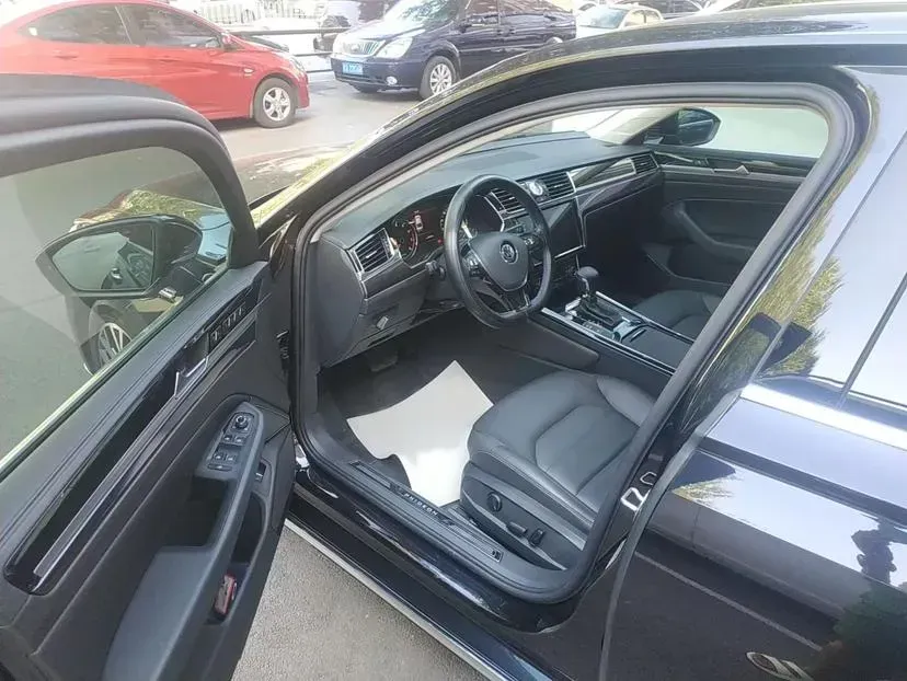 2019 Volkswagen Phideon 2.0T 224HP L4 7DCT,autocango,china used car exporter,china ev exporter,chinese used car exporter,chinese used ev exporter