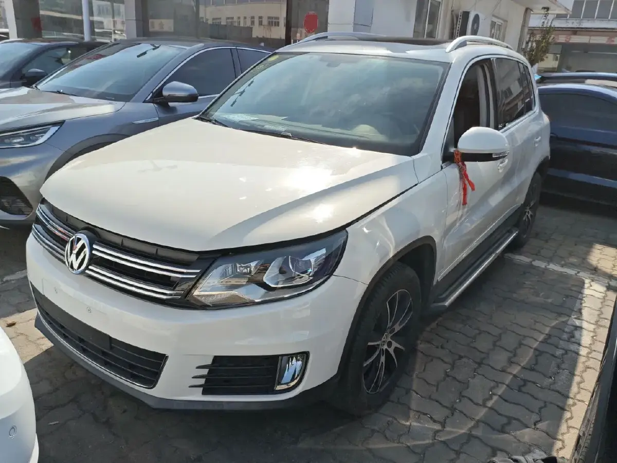 2015 Volkswagen Tiguan 2.0T 200HP L4 6AT