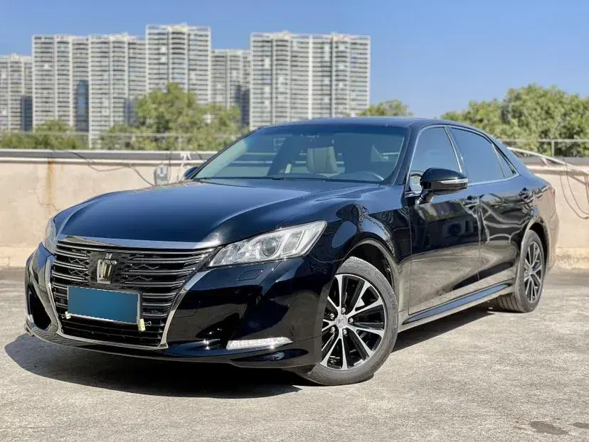 2018 Toyota Crown 2.0T 235HP L4 8AT