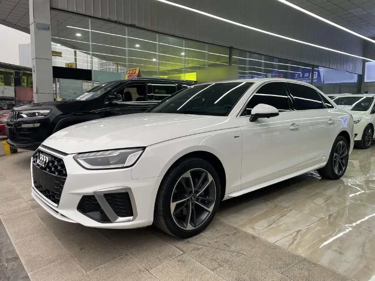 2022 Audi A4L 2.0T 190HP L4 7DCT