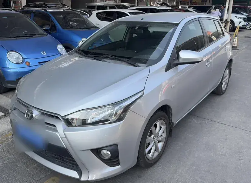 2014 Toyota Yaris L 1.5L 107HP L4 4AT