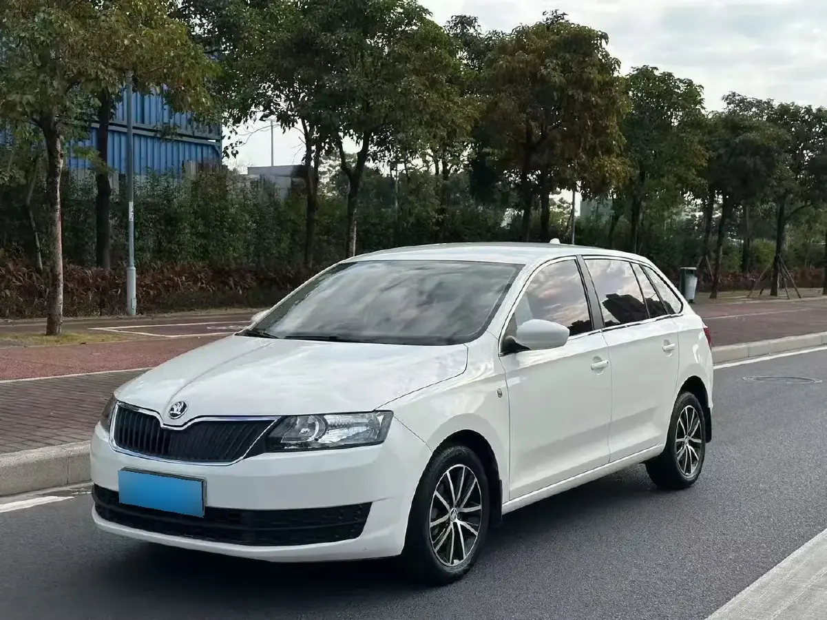 2014 Skoda Rapid Spaceback 1.6L 110HP L4 6AT