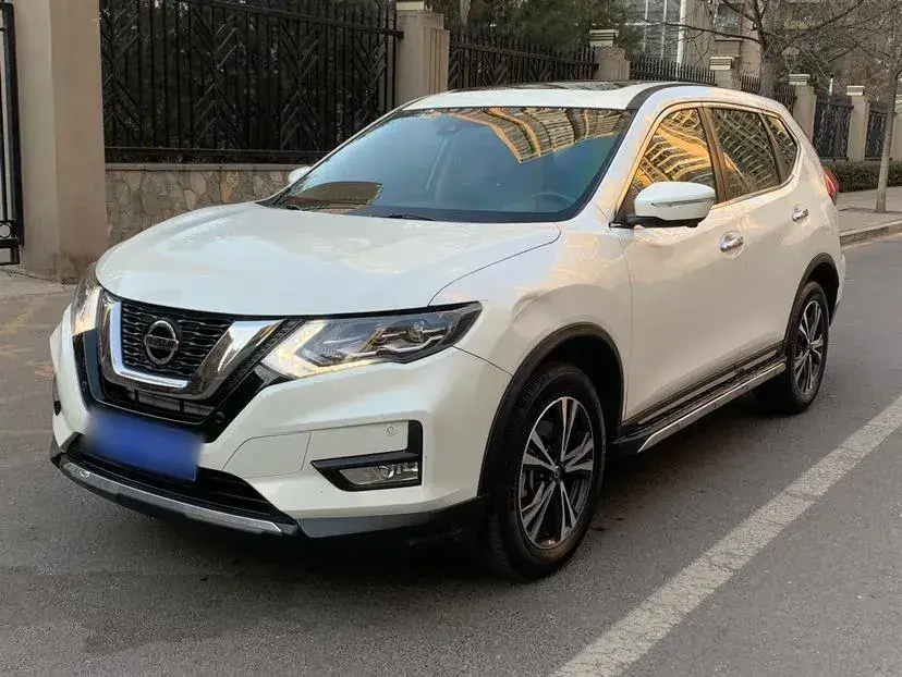 2021 Nissan X-Trail 2.5L 181HP L4 CVT