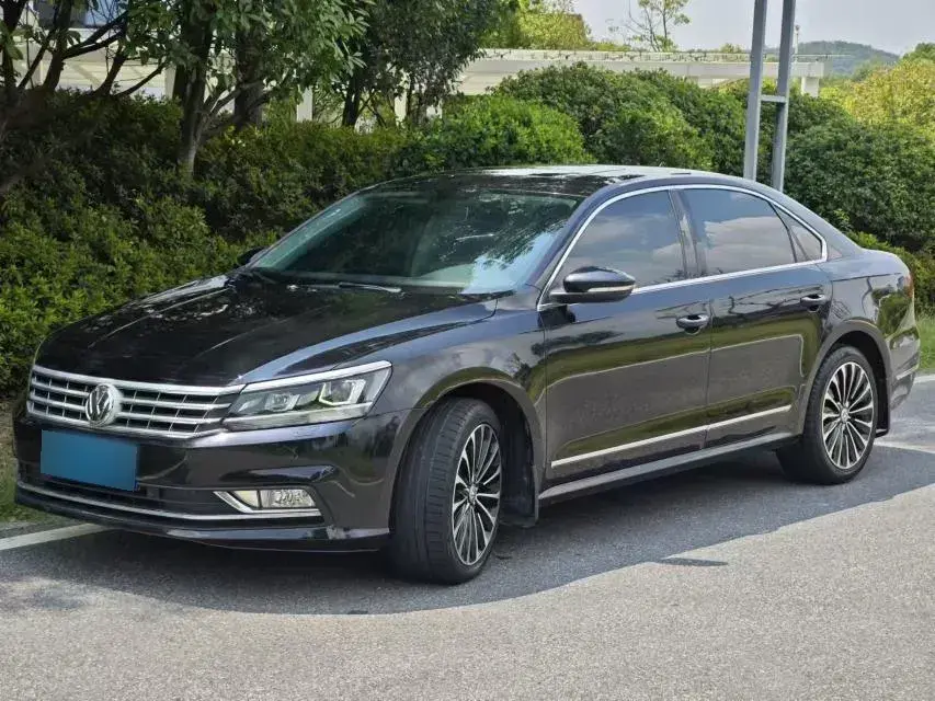 2014 Volkswagen Passat 1.8T 160HP L4 7DCT