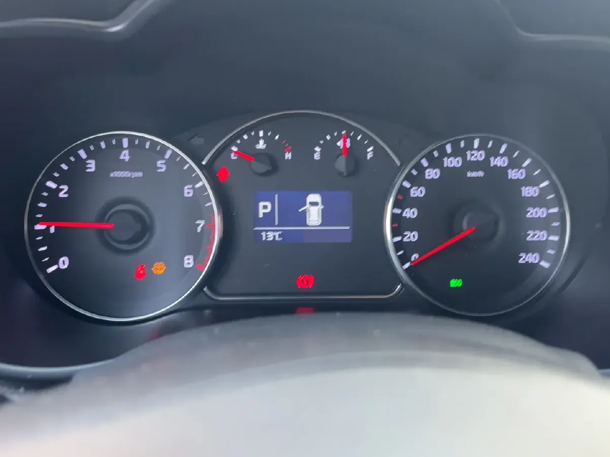 2013 Kia Carens 2.0L 152HP L4 6AT,autocango,china used car exporter,china ev exporter,chinese used car exporter,chinese used ev exporter