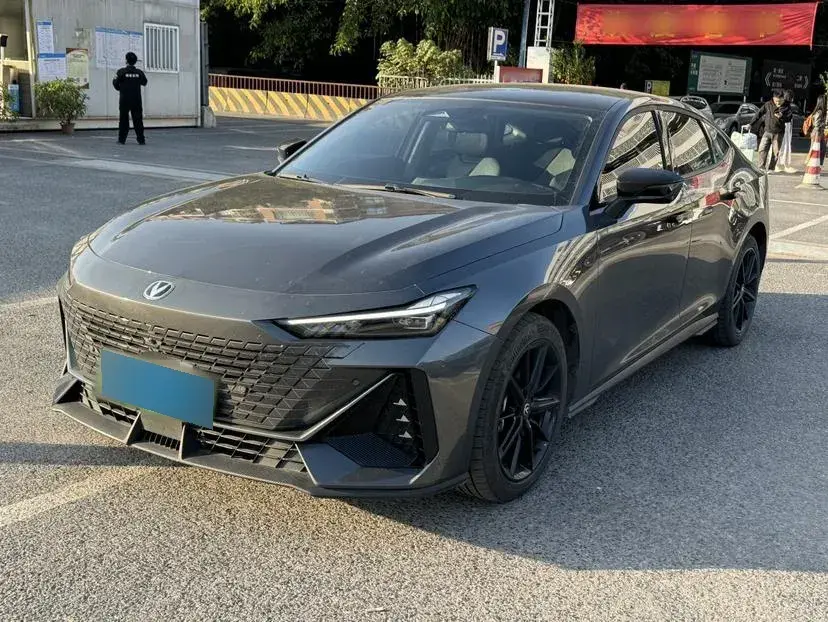 2023 ChangAn UNI-V iDD 1.5T 170HP L4 6TCT PHEV 18.4KWH