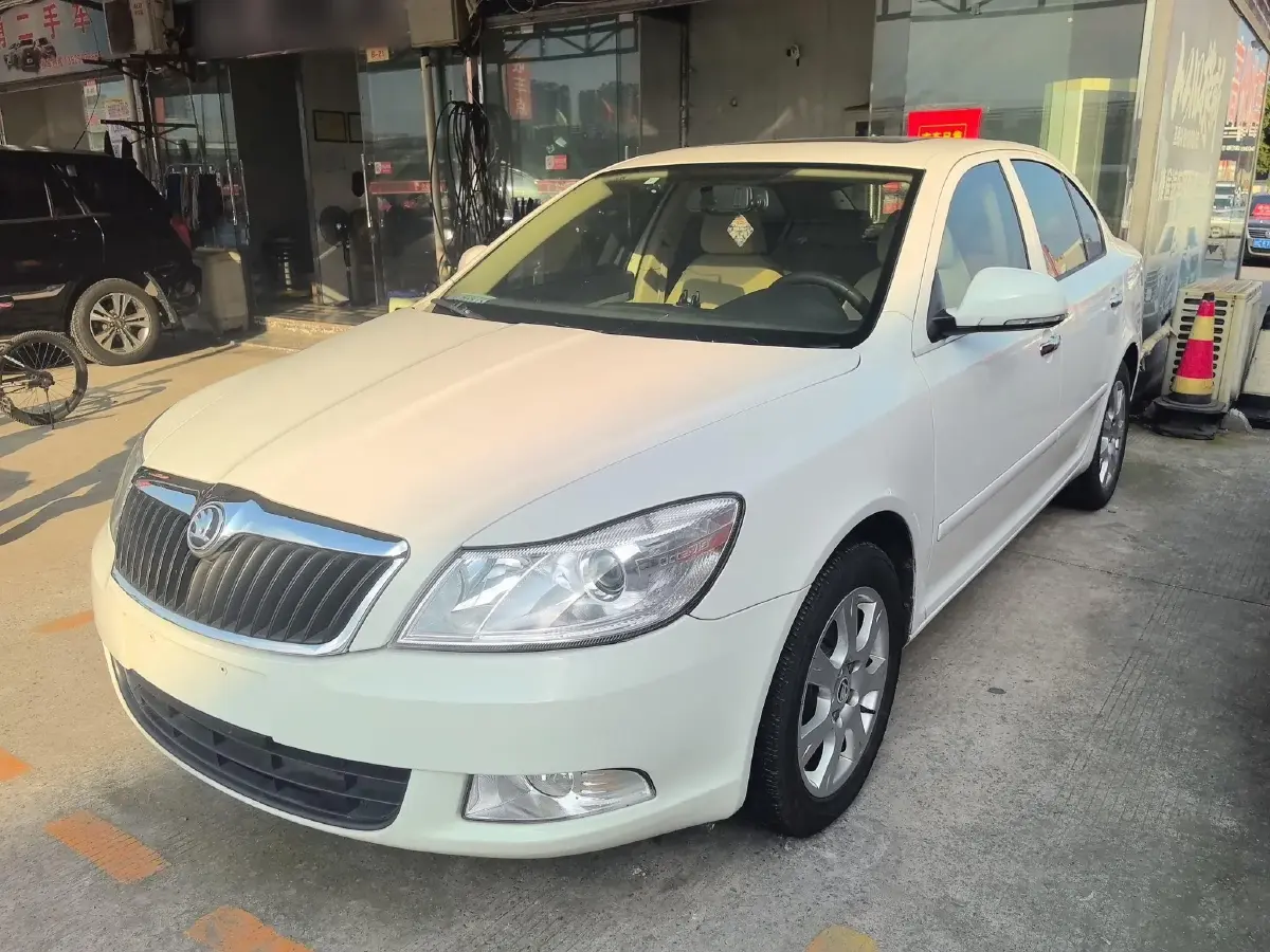 2015 Skoda Octavia 1.6L 105HP L4 5MT