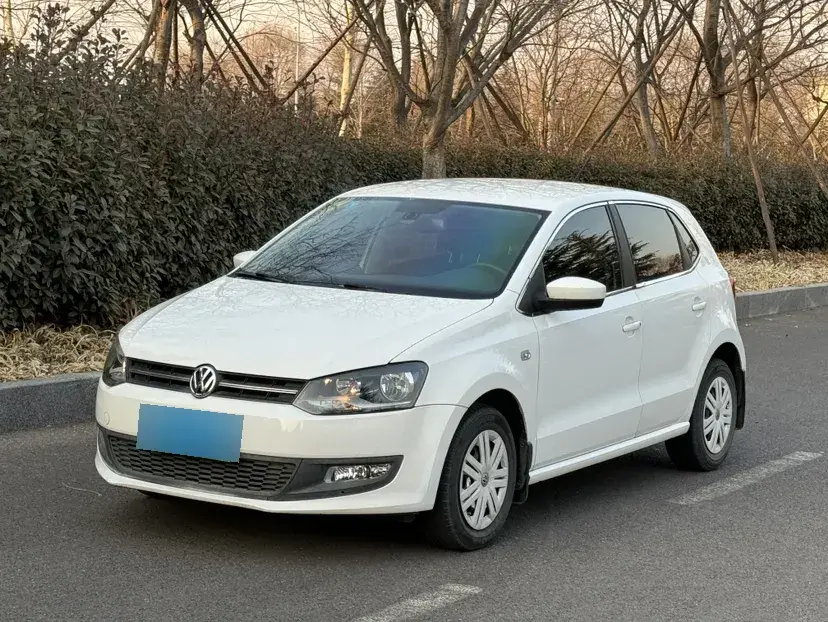 2013 Volkswagen Polo 1.6L 105HP L4 5MT
