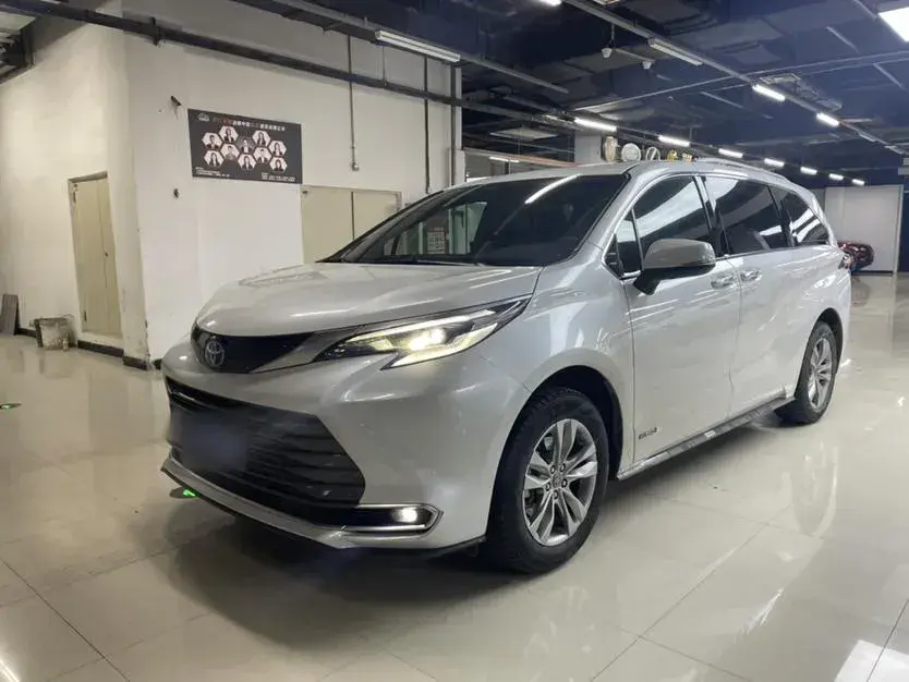 2021 Toyota Sienna 2.5L 192HP L4 E-CVT Hybrid