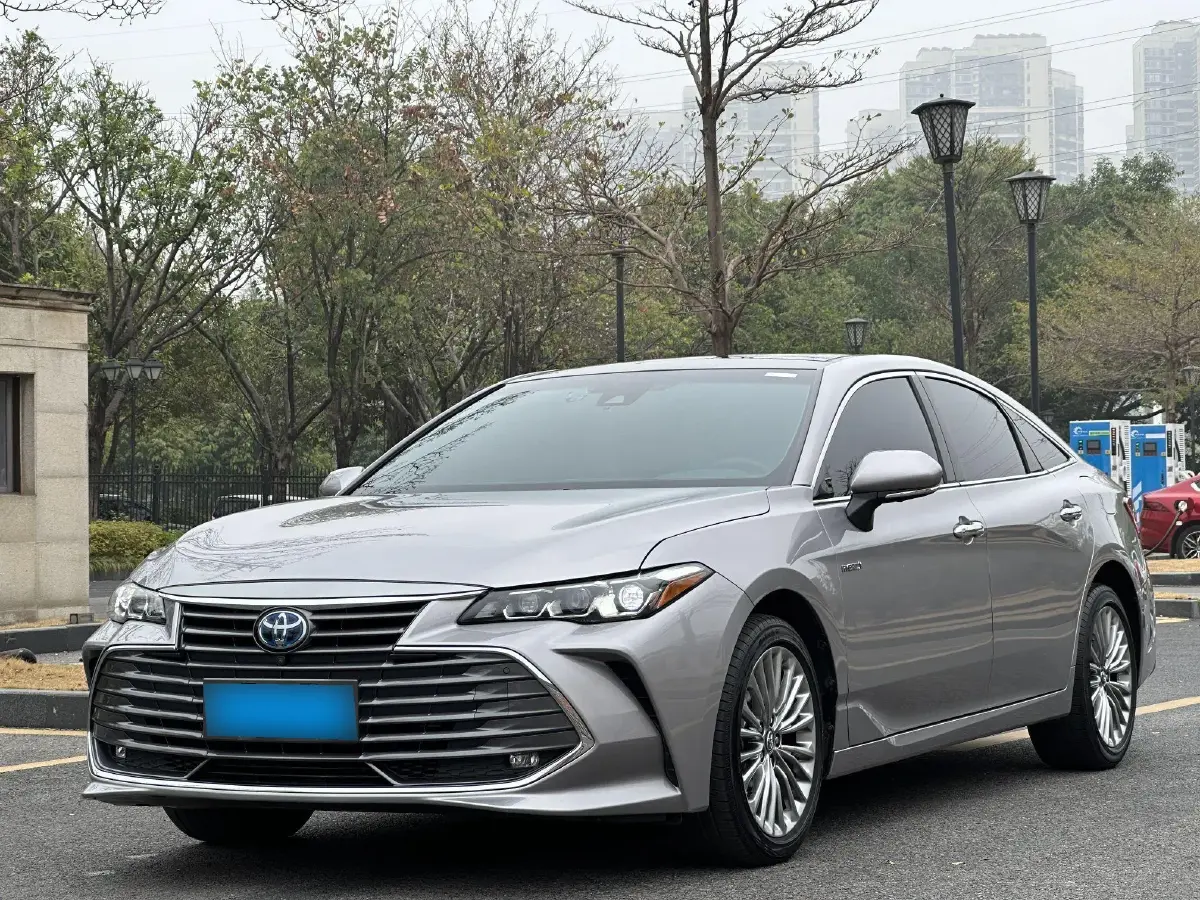 2019 Toyota Avalon 2.5L 178HP L4 E-CVT Hybrid