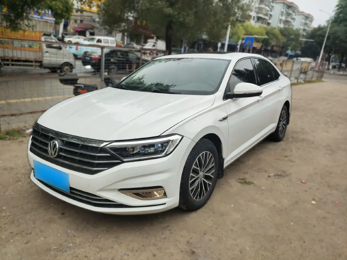 2020 Volkswagen Sagitar 1.2T 116HP L4 7DCT