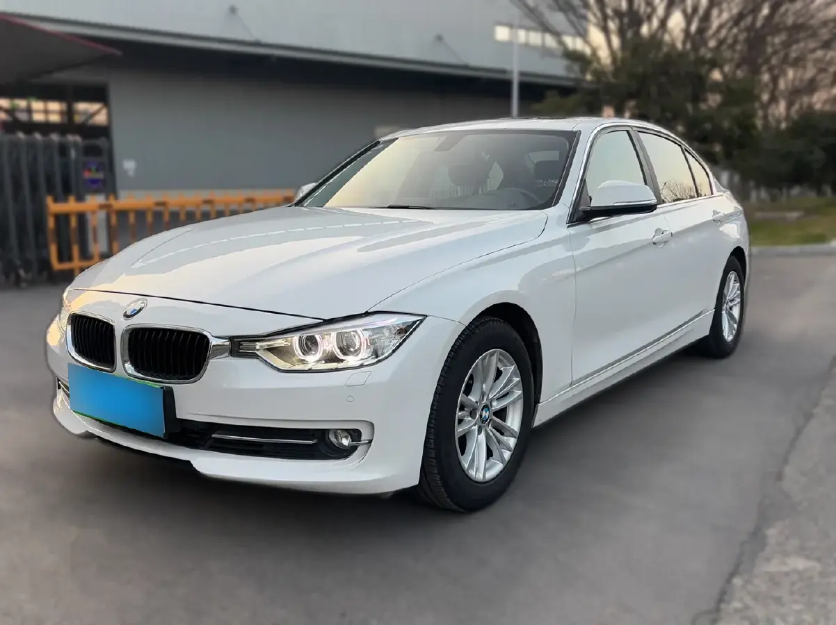 2014 BMW 3 Series 2.0T 184HP L4 8AT