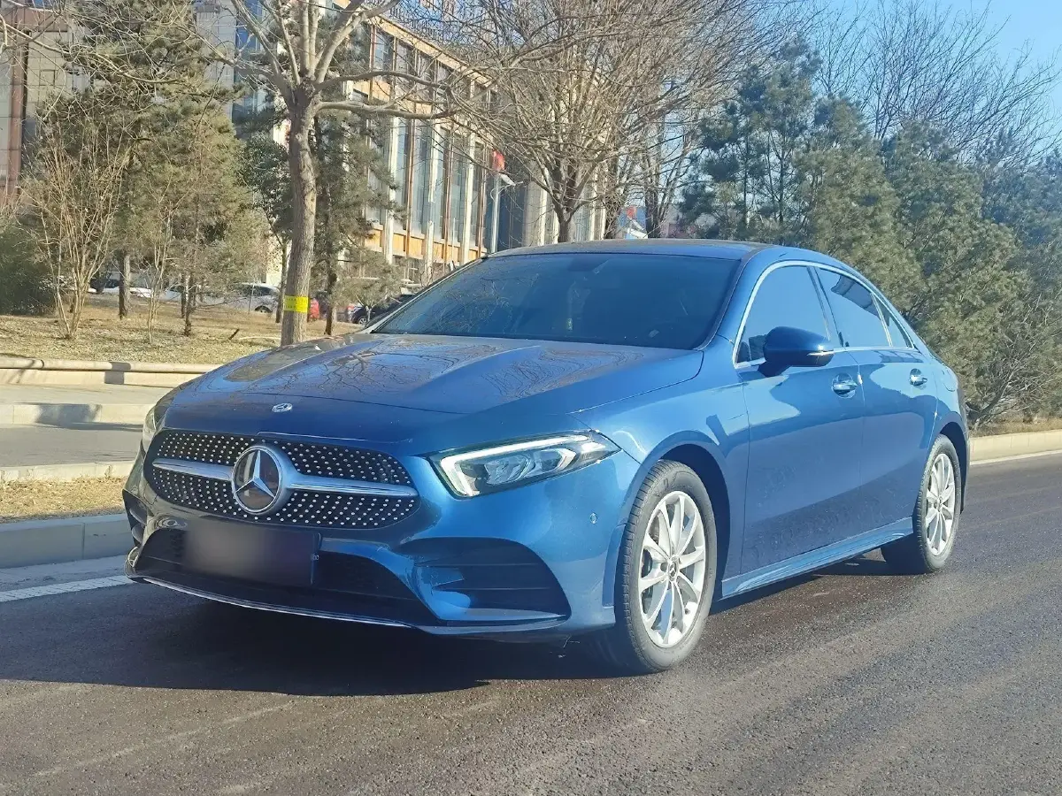 2019 Mercedes-Benz A Class 1.3T 163HP L4 7DCT