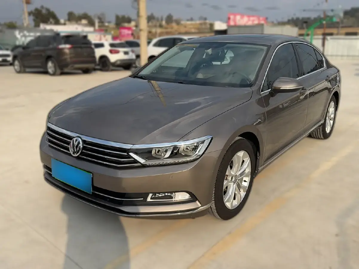 2017 Volkswagen Magotan 2.0T 220HP L4 7DCT