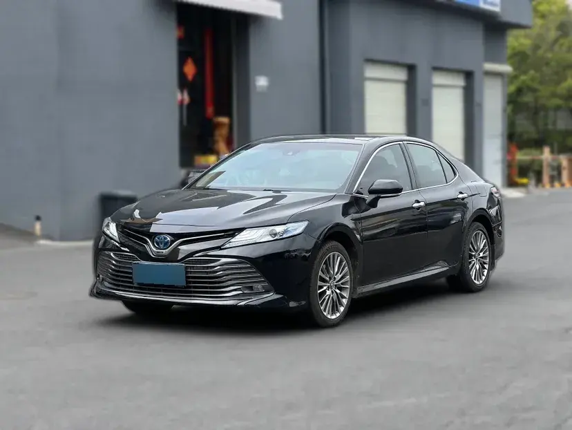 2019 Toyota Camry 2.5L 178HP L4 E-CVT Hybrid