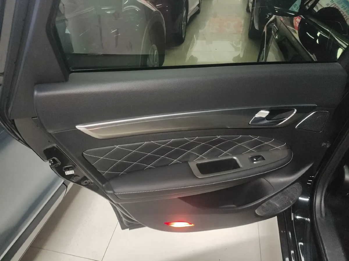 2017 GAC Trumpchi GA8 2.0T 197HP L4 6AT,autocango,china used car exporter,china ev exporter,chinese used car exporter,chinese used ev exporter