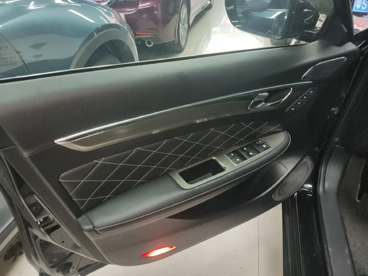 2017 GAC Trumpchi GA8 2.0T 197HP L4 6AT,autocango,china used car exporter,china ev exporter,chinese used car exporter,chinese used ev exporter