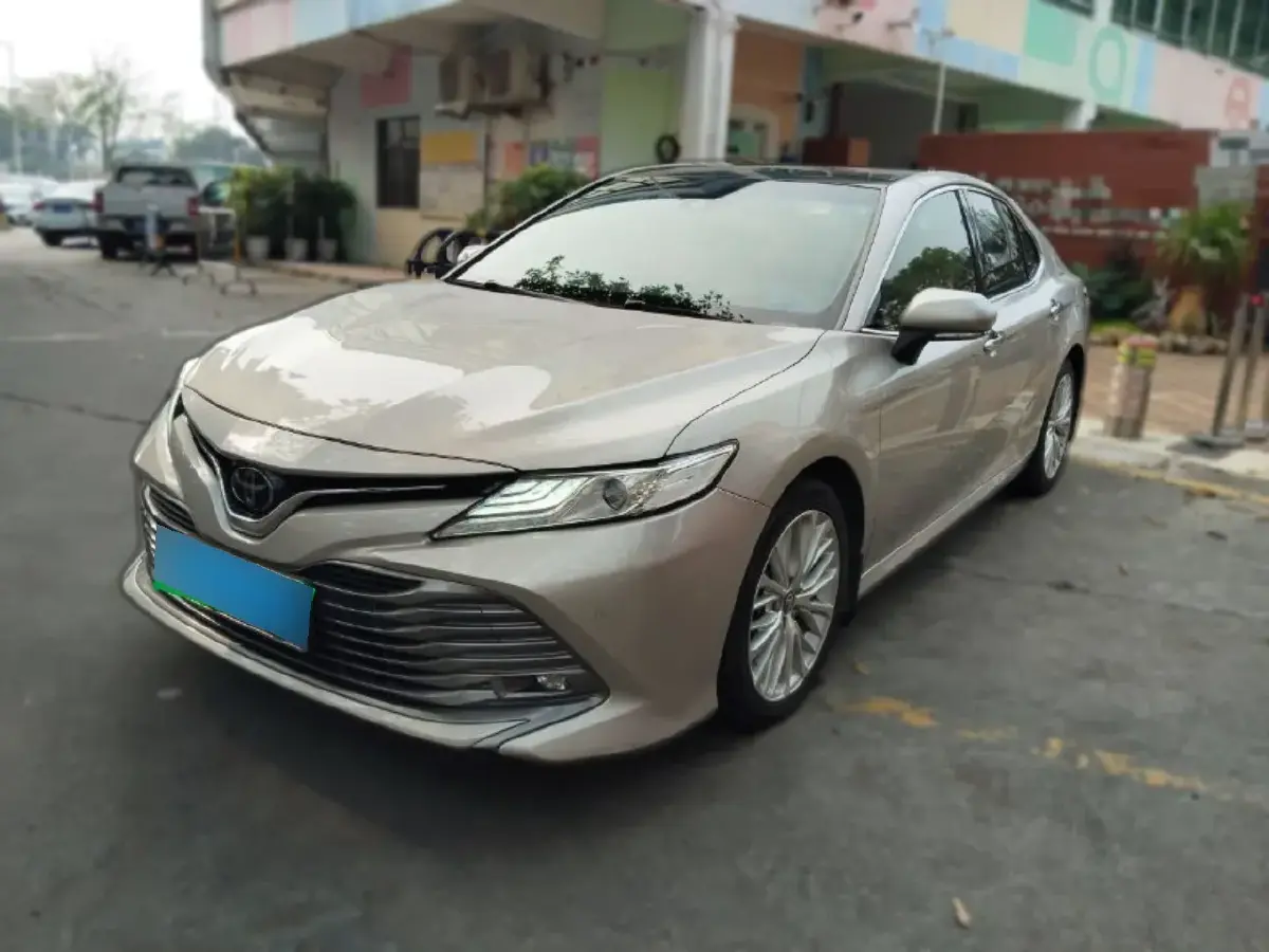 2019 Toyota Camry 2.5L 209HP L4 8AT