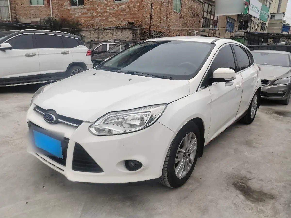 2012 Ford Focus 1.6L 125HP L4 5MT